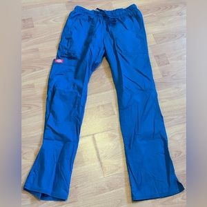 Caribbean blue Dickies cargo scrub pants in good condition